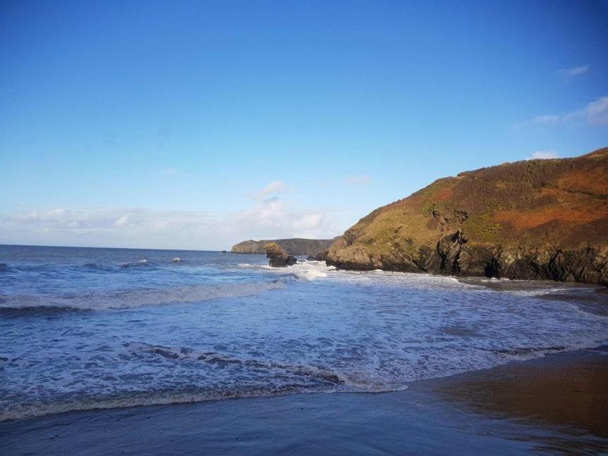 Min Y Don, Stone Cottage By The Edge Of The Sea, Llangrannog Exterior photo